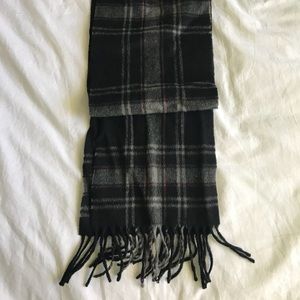 Geoffrey Beene 100% cashmere scarf
